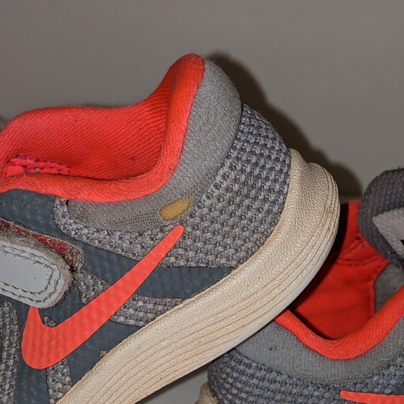 Nike Revolution Toddler Shoes Wolf Grey Pink - Picture 5 of 9